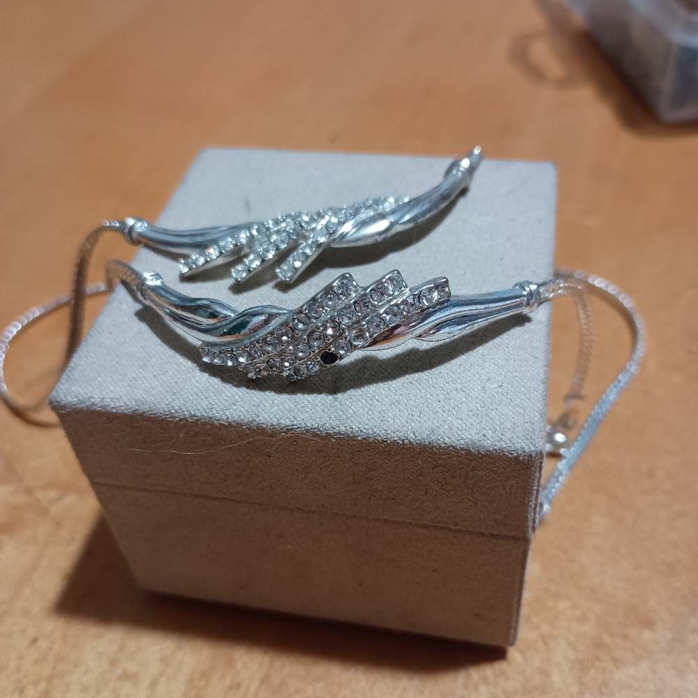 Beautiful Avon Silver and Crystals Necklace and Bracelet Set